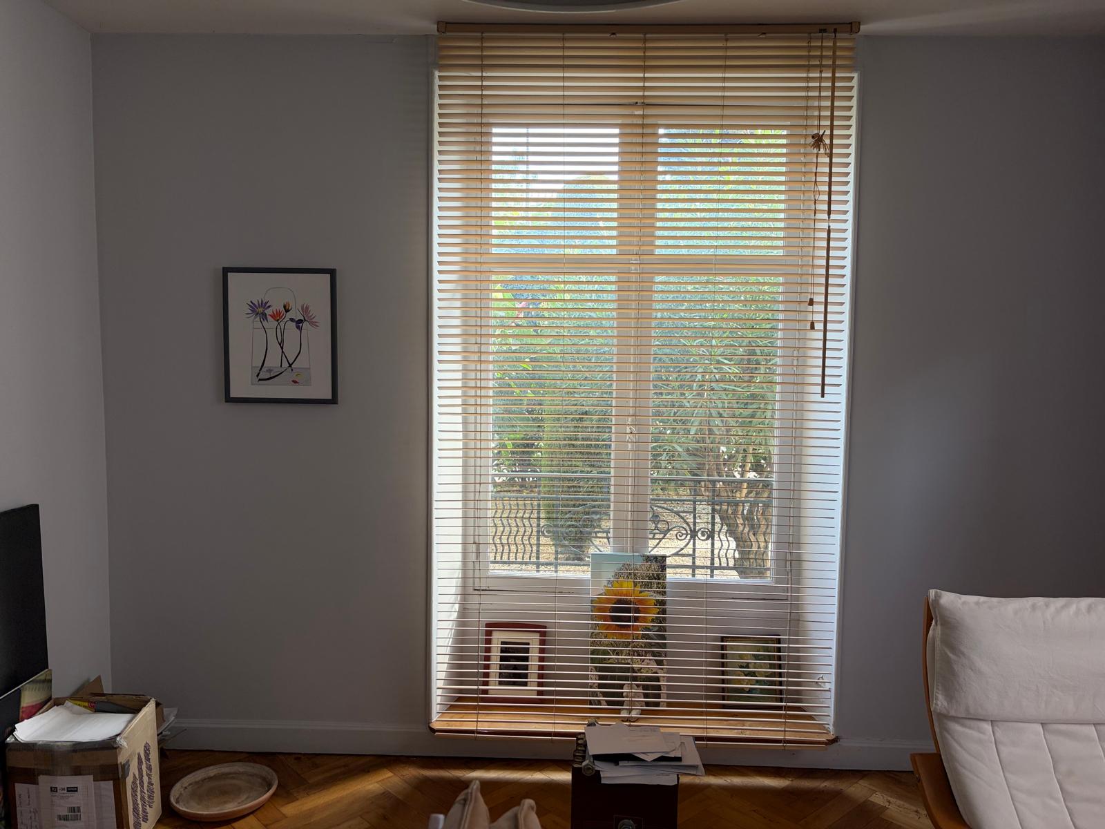 Fenetre du cabinet avec lumiere naturelle.